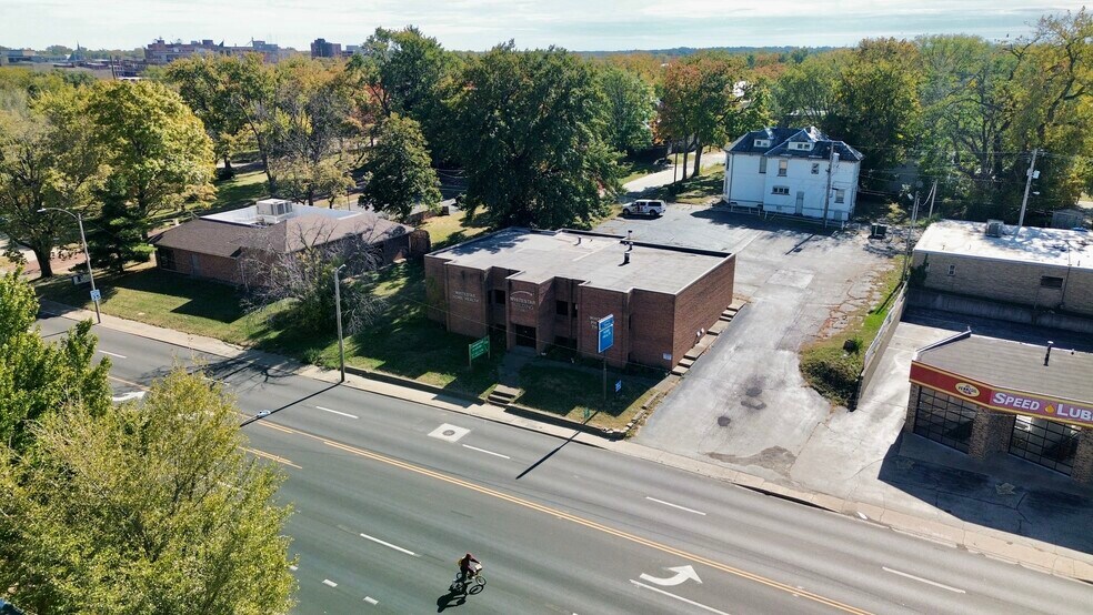 535 W Eldorado St, Decatur, IL à vendre - Photo de l’immeuble – Image 3 sur 11