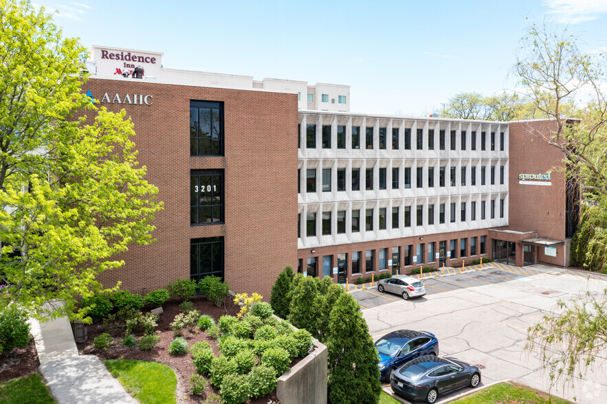 3201 Old Glenview Rd, Wilmette, IL à louer - Photo de l’immeuble – Image 3 sur 11