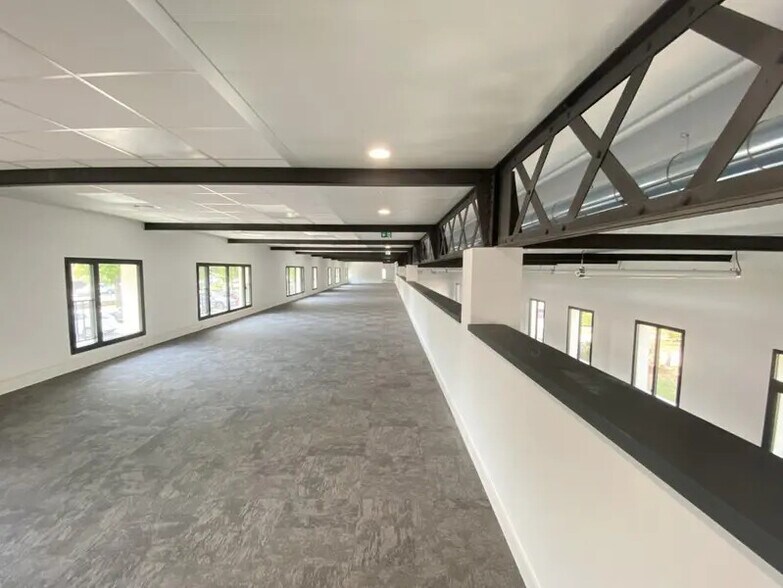 Bureau dans Vénissieux à vendre - Photo de l’immeuble – Image 3 sur 9