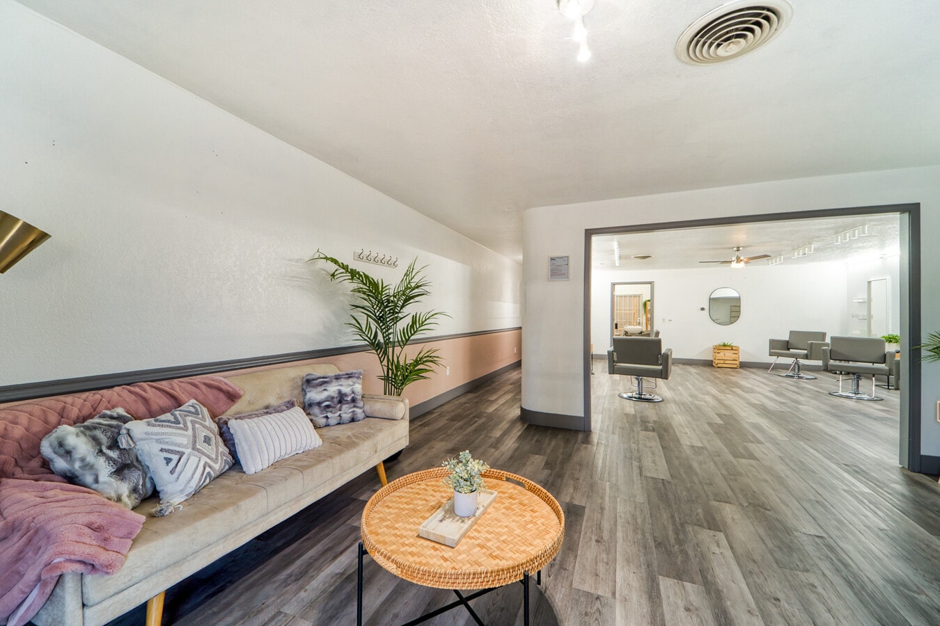 1547 Starr Dr, Yuba City, CA 95993 - Lot K -  - Photo intérieure - Image 1 of 11
