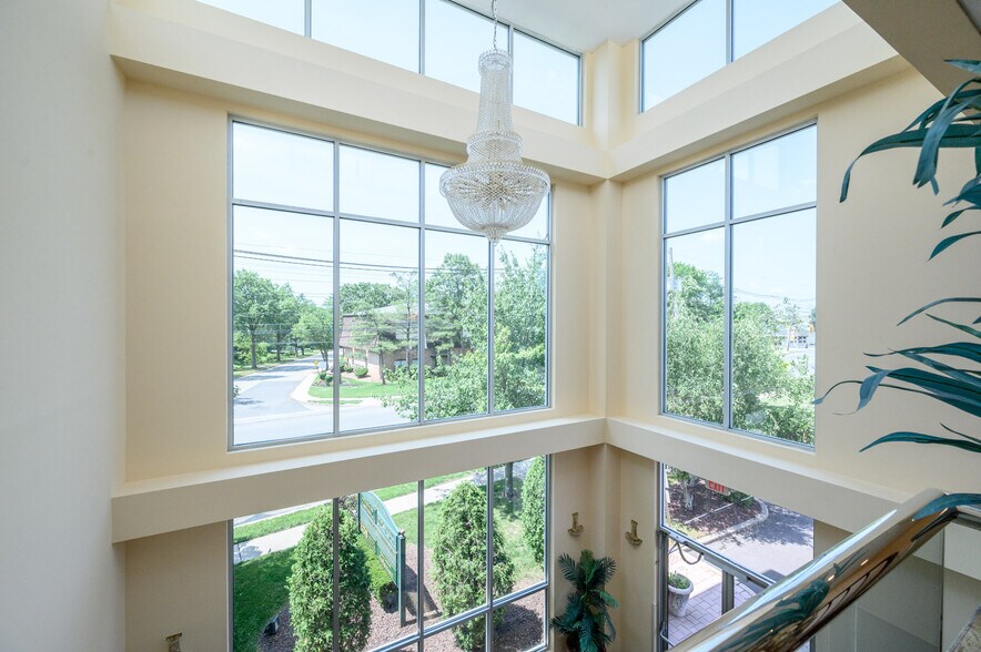 838 Green St, Iselin, NJ à louer - Photo de l’immeuble – Image 3 sur 17