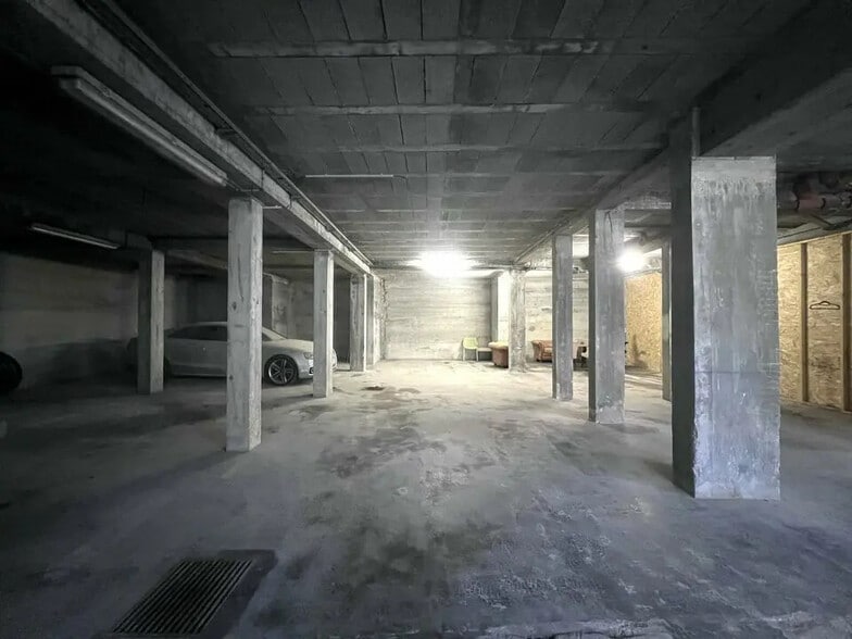 Industriel/Logistique dans Nice à vendre - Photo de l’immeuble – Image 3 sur 9