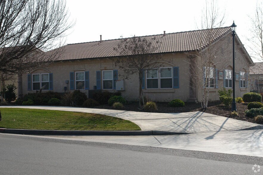 4006 S Demaree St, Visalia, CA à louer - Photo de l’immeuble – Image 2 sur 5