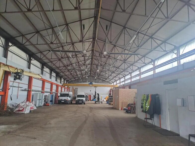 Local d'activités dans Oyonnax à vendre - Photo intérieure – Image 2 sur 2