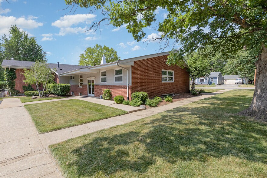 939 S Wisconsin St, Hobart, IN à vendre - Photo de l’immeuble – Image 2 sur 53