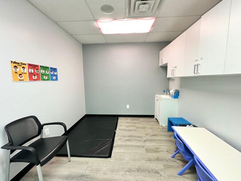 11496 Broadway, Crown Point, IN à vendre - Photo de l’immeuble – Image 3 sur 8