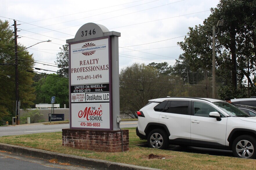 3746 Chamblee Tucker Rd, Chamblee, GA à vendre - Photo de l’immeuble – Image 2 sur 12