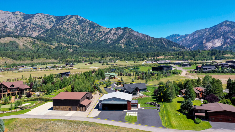 872 Alpine Village Loop, Alpine, WY à vendre - Photo principale – Image 1 sur 35