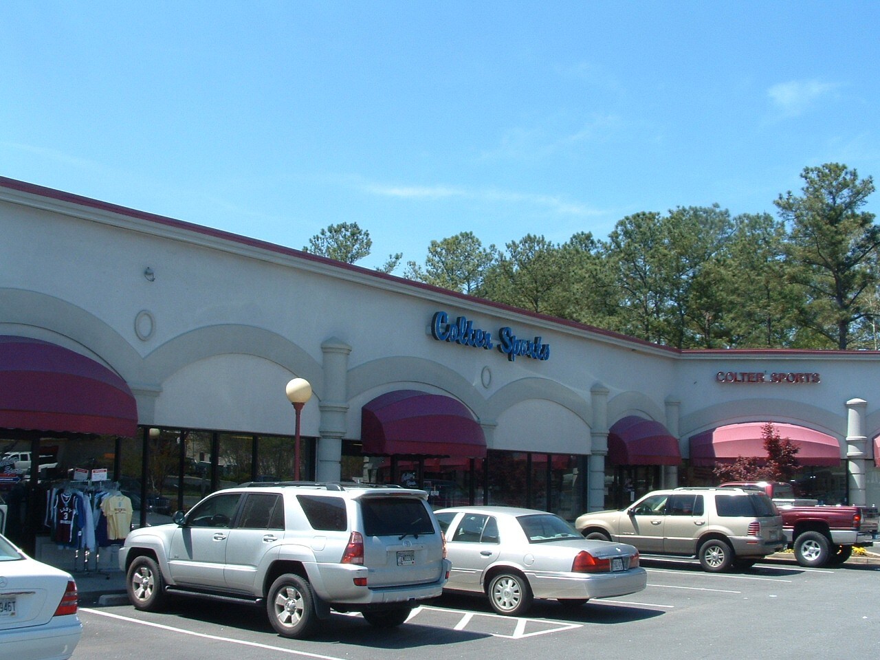 3035 Five Forks Trickum Rd SW, Lilburn, GA à louer Photo de l’immeuble– Image 1 sur 2