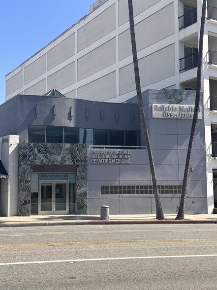 8677 Wilshire Blvd, Beverly Hills, CA à louer - Photo de l’immeuble – Image 2 sur 8