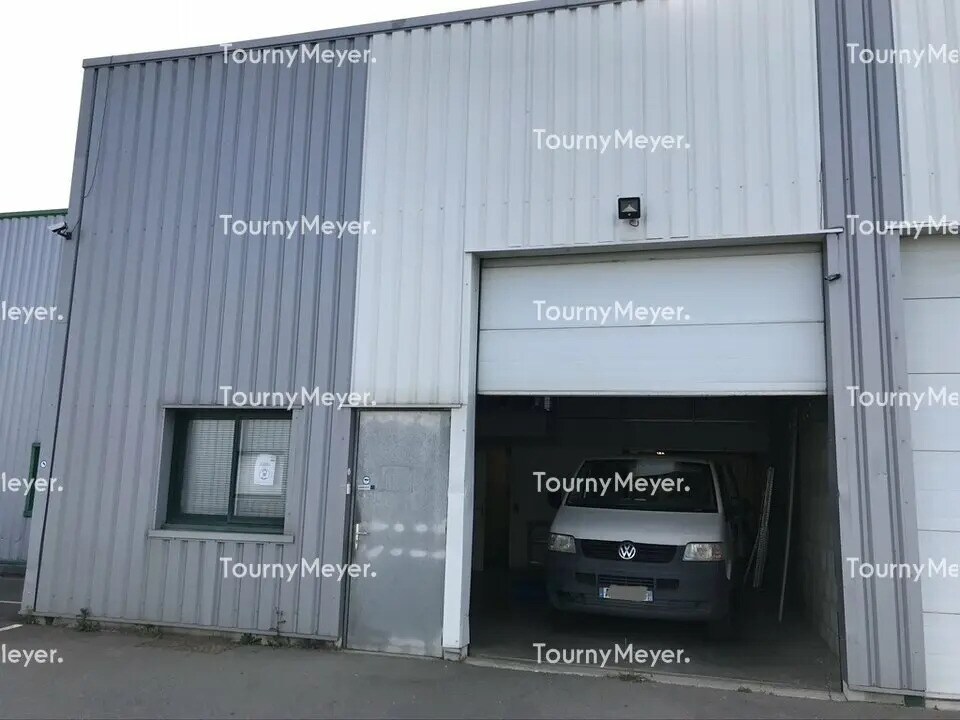 Local d’activités dans Noyal-Châtillon-sur-Seiche à louer Photo de l’immeuble– Image 1 sur 5