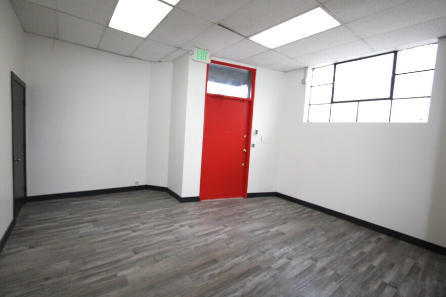 160 W 33rd St, Los Angeles, CA à louer - Photo de l’immeuble – Image 3 sur 17