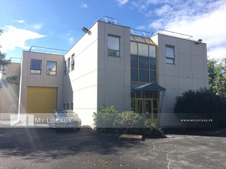Local d’activités dans Villeneuve-La-Garenne à louer - Photo de l’immeuble – Image 1 sur 4