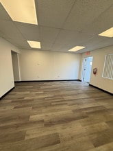 7641 Hooper Rd, West Palm Beach, FL à louer Photo de l’immeuble– Image 2 sur 4
