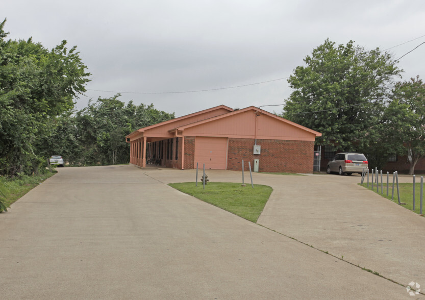 1032 Sandy Ln, Fort Worth, TX à louer - Photo de l’immeuble – Image 2 sur 5