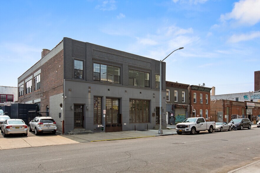 36-11 33rd St, Astoria, NY à louer - Photo de l’immeuble – Image 3 sur 10