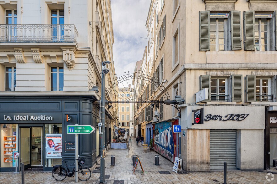 16 Place Du General De Gaulle, Marseille à louer - Photo de l’immeuble – Image 3 sur 3