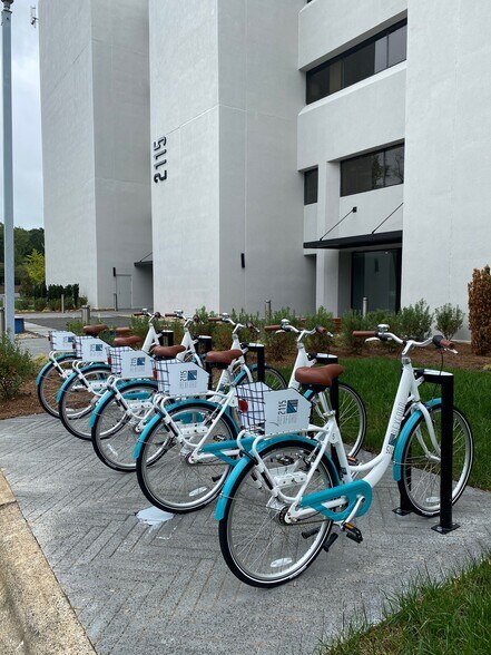 2115 Rexford Rd, Charlotte, NC à louer - Photo de l’immeuble – Image 3 sur 12