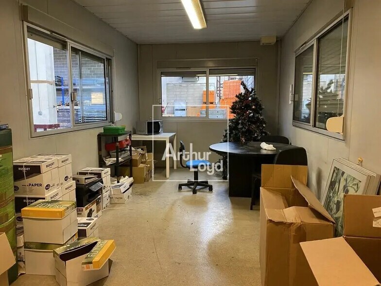 Local d’activités dans Moissy-Cramayel à louer - Photo de l’immeuble – Image 3 sur 7