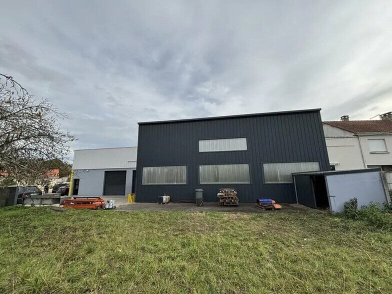 Local d'activités dans Geneston à vendre - Photo de l’immeuble – Image 2 sur 5