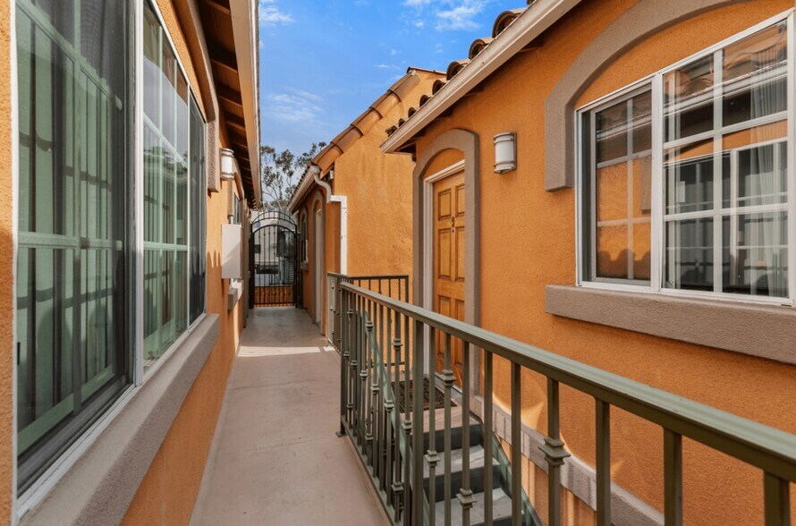 1102 W 29th St, Los Angeles, CA à vendre - Photo de l’immeuble – Image 3 sur 7