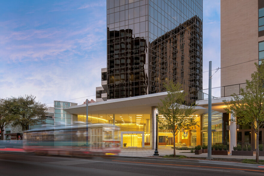 3232 McKinney Ave, Dallas, TX à louer - Photo de l’immeuble – Image 2 sur 20