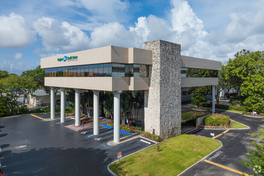 5301 N Federal Hwy, Boca Raton, FL à louer - Photo de l’immeuble – Image 3 sur 5