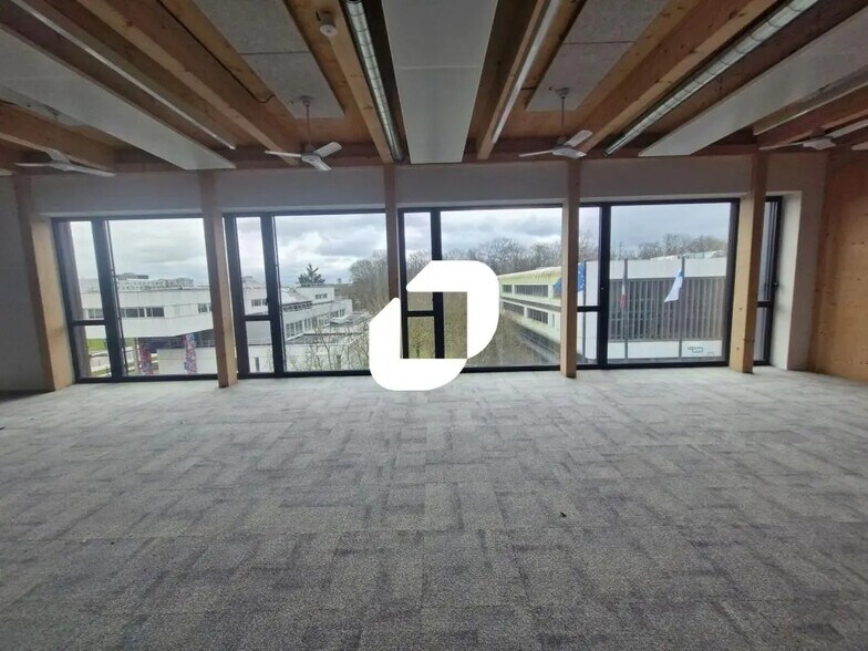 Bureau dans Champs-sur-Marne à louer - Photo intérieure – Image 2 sur 11