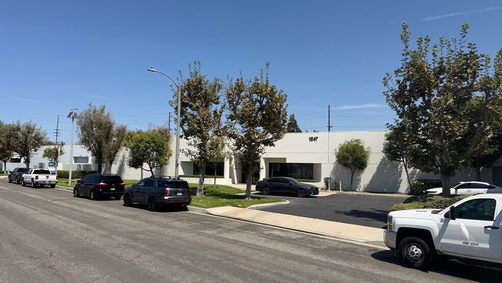 1847 W Business Center Dr, Orange, CA à vendre - Photo de l’immeuble – Image 2 sur 7
