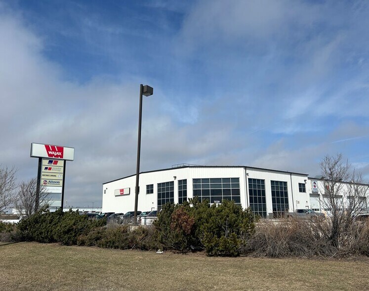 2529 Inkster Blvd, Winnipeg, MB à louer - Photo de l’immeuble – Image 2 sur 18