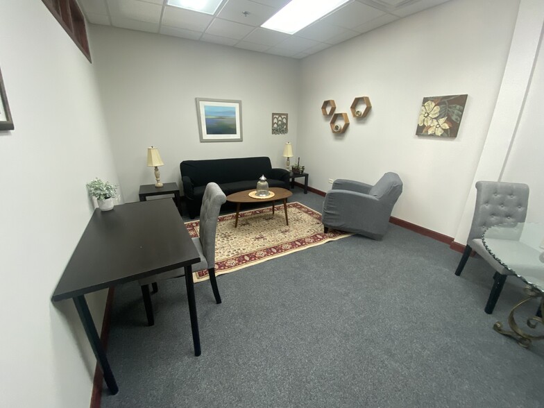 123 W Washington St, Oswego, IL à louer - Photo intérieure – Image 3 sur 22