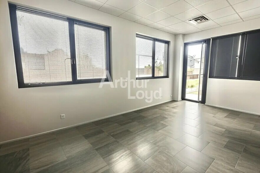 Bureau dans Drumettaz-Clarafond à louer - Photo de l’immeuble – Image 1 sur 5