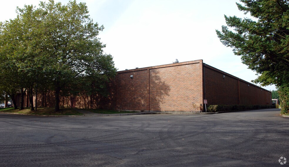 14810 NE 24th St, Redmond, WA à louer - Photo de l’immeuble – Image 3 sur 4