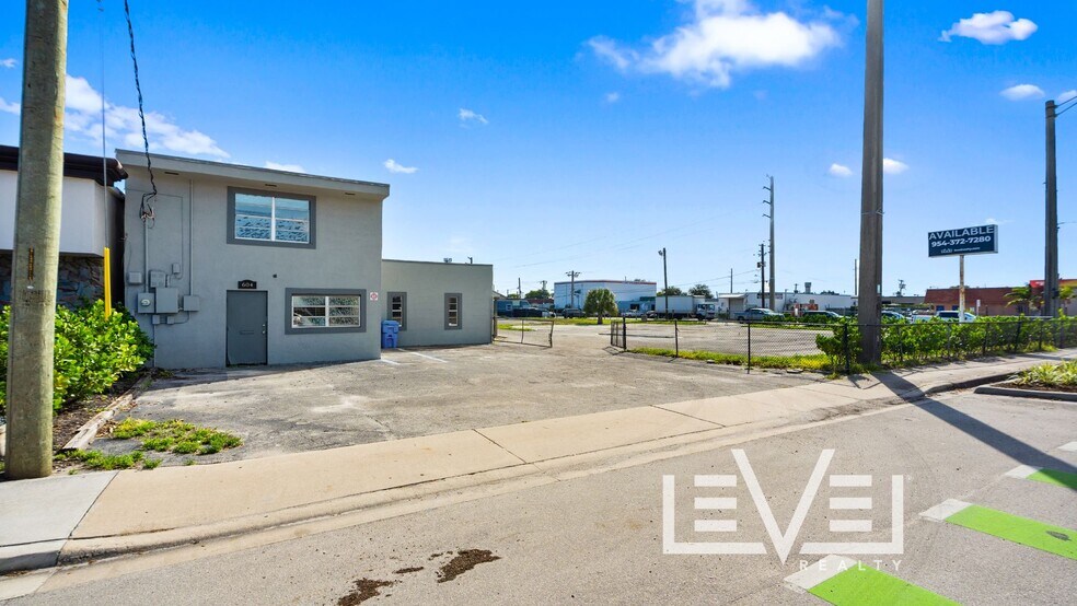 604 NE 44th St, Oakland Park, FL à vendre - Photo de l’immeuble – Image 2 sur 12