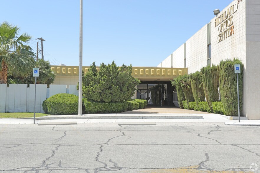 2753 S Highland Dr, Las Vegas, NV à vendre - Photo de l’immeuble – Image 2 sur 5