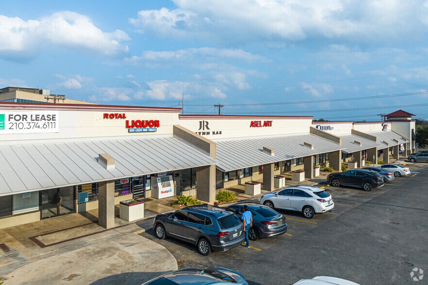 8121-8135 Callaghan Rd, San Antonio, TX à vendre - Photo de l’immeuble – Image 2 sur 6