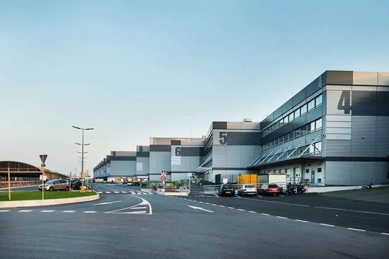 Local d’activités dans Pantin à louer - Photo de l’immeuble – Image 3 sur 6