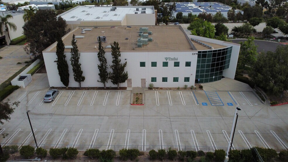 12170 Flint Pl, Poway, CA à louer - Photo de l’immeuble – Image 2 sur 4