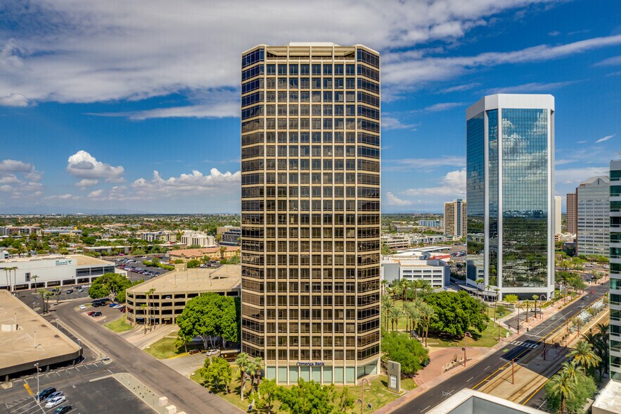 3200 N Central Ave, Phoenix, AZ à louer - Photo de l’immeuble – Image 2 sur 13