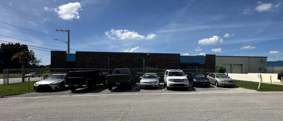 1661 President Barack Obama Hwy, Riviera Beach, FL à vendre - Photo de l’immeuble – Image 1 sur 1