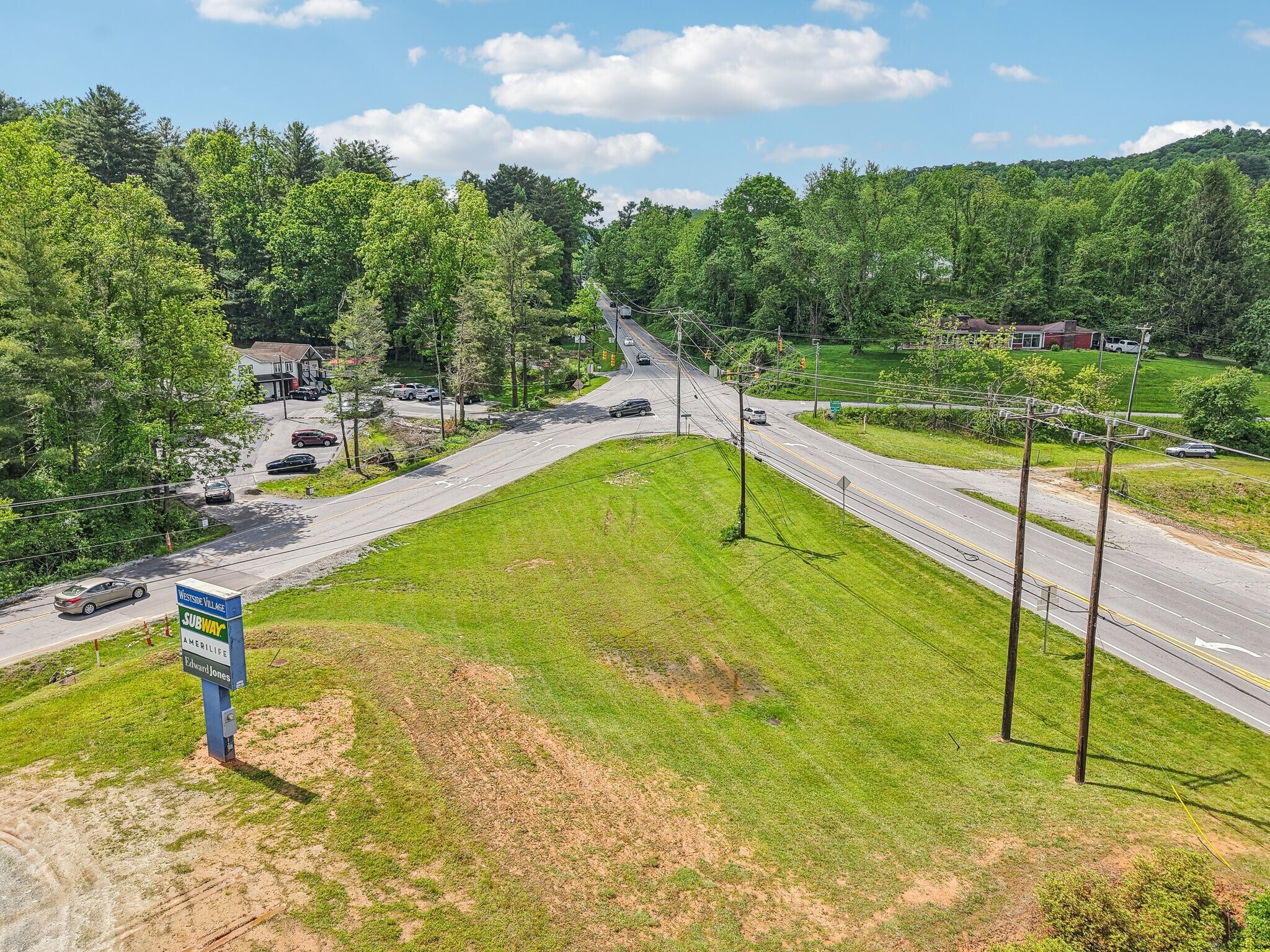 25 Westside Village Rd, Hendersonville, NC à vendre Photo principale– Image 1 sur 17
