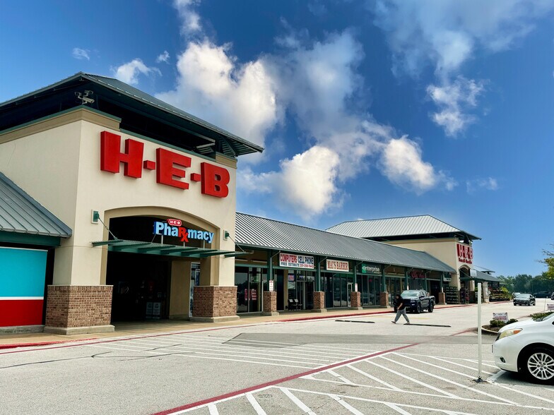 24224 Northwest Freeway, Cypress, TX à louer - Photo de l’immeuble – Image 1 sur 2