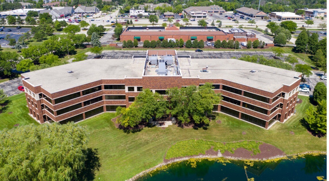 300 N Corporate Dr, Brookfield, WI à louer Photo de l’immeuble– Image 1 sur 12