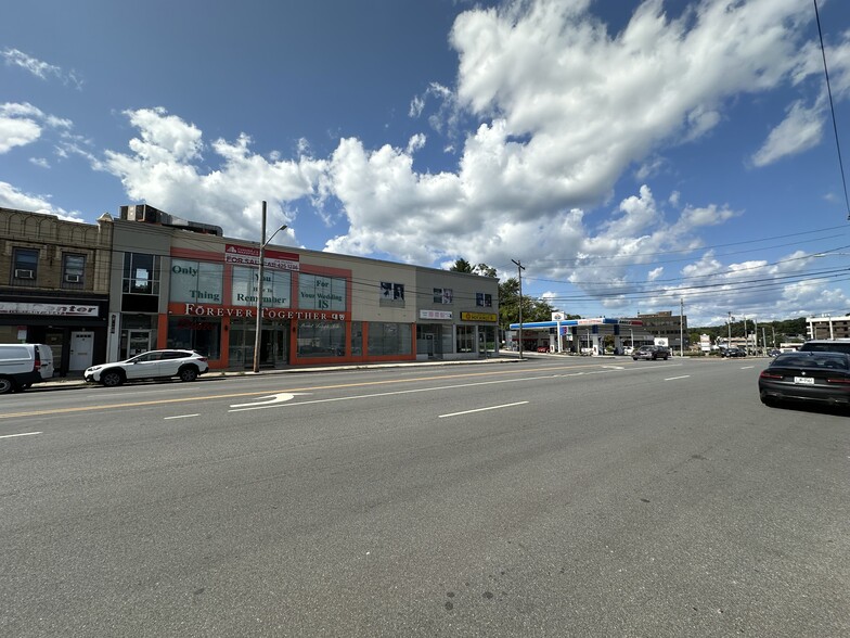11-19 Northern Blvd, Great Neck, NY à louer - Photo de l’immeuble – Image 3 sur 20