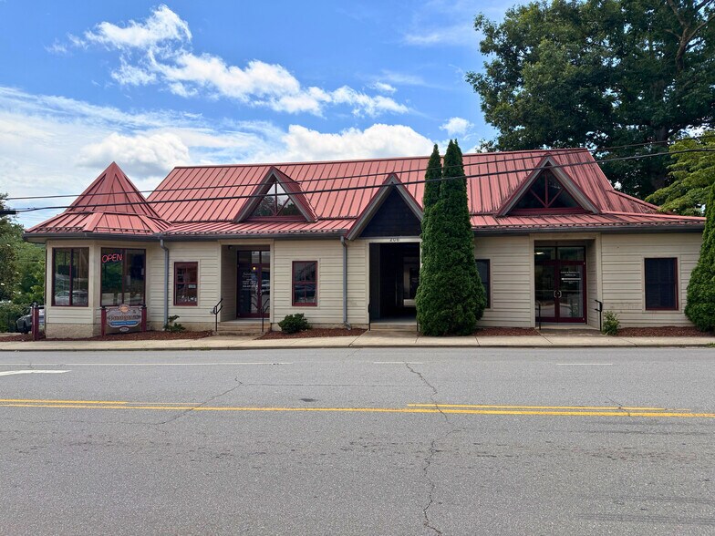 206 E State St, Black Mountain, NC à louer - Photo de l’immeuble – Image 2 sur 8
