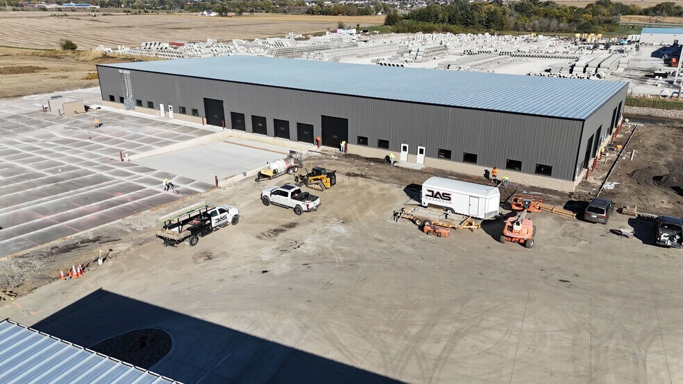 2201 Shiloh Rose Pky SW, Bondurant, IA à louer - Photo de l’immeuble – Image 2 sur 6