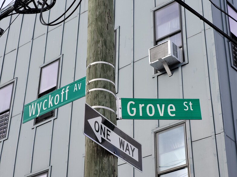 283 Wyckoff Ave, Brooklyn, NY à louer - Photo de l’immeuble – Image 2 sur 11