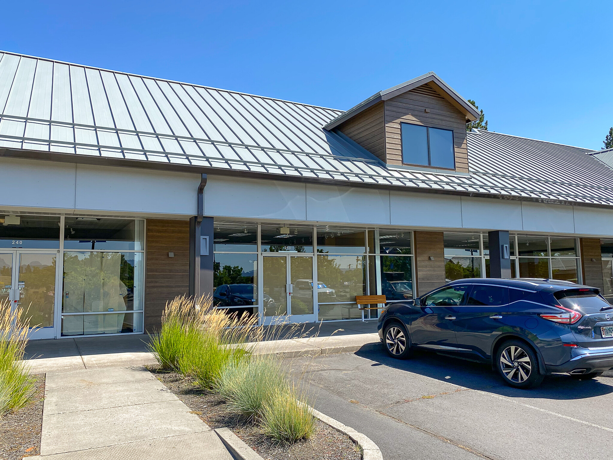 61334 S Highway 97, Bend, OR à louer Photo de l’immeuble– Image 1 sur 3