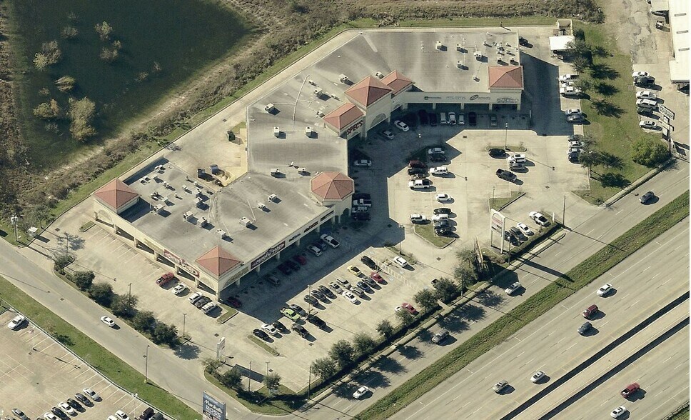 11130 Gulf Fwy, Houston, TX à louer - Photo de l’immeuble – Image 3 sur 20