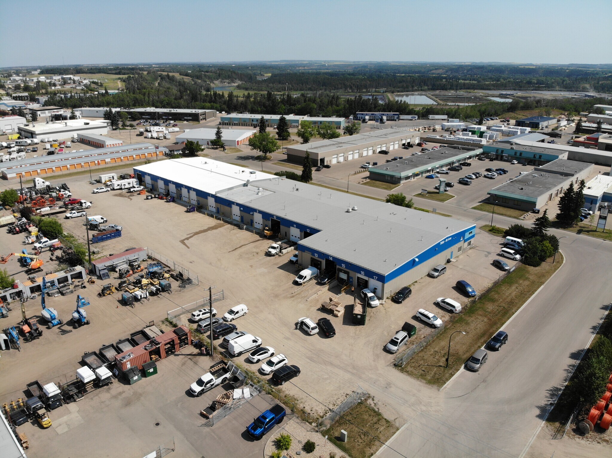 7896 49 Ave, Red Deer, AB à louer Aérien– Image 1 sur 5